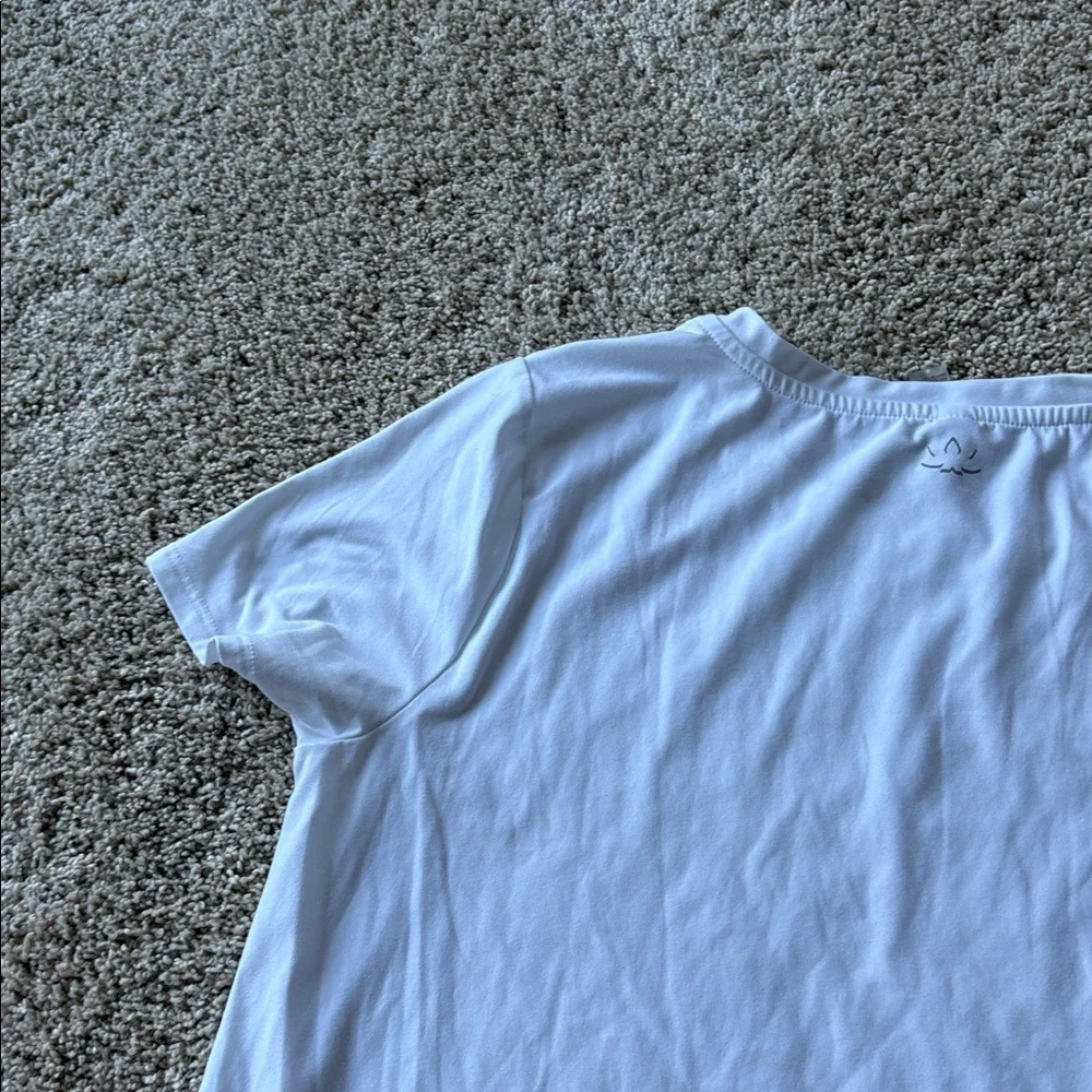 Beyond Yoga Featherweight On The Down Low Tee - Picture 5 of 8